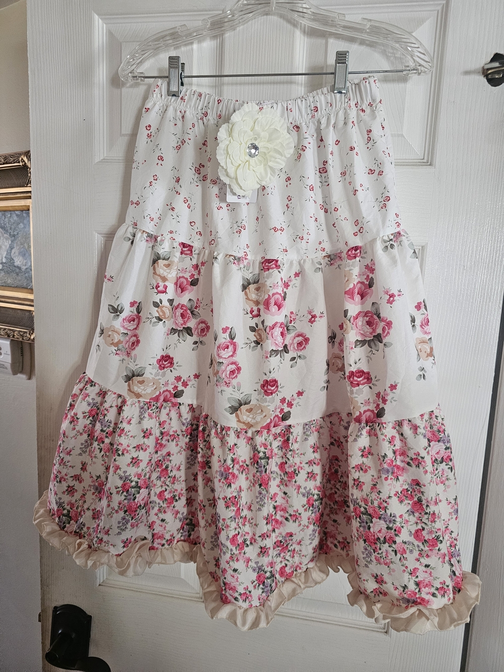 NWT Mi Amore White and Pink Floral Tiered Skirt Large